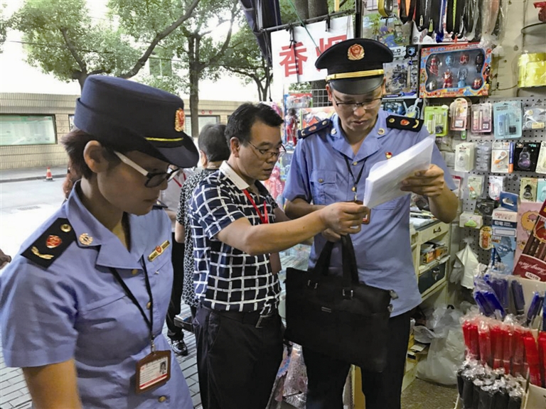 县食品检验检测中心,邀请县人大代表,政协委员,食品安全社会监督员